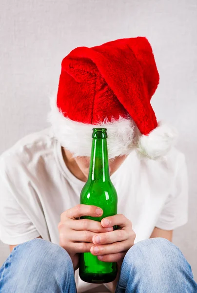 Jovem triste em Santa Hat — Fotografia de Stock