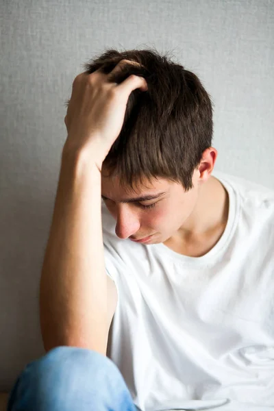 Triste joven — Foto de Stock