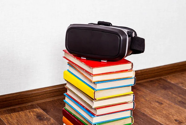 Gafas VR con libros — Foto de Stock