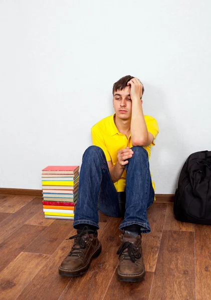 Estudante triste e cansado — Fotografia de Stock