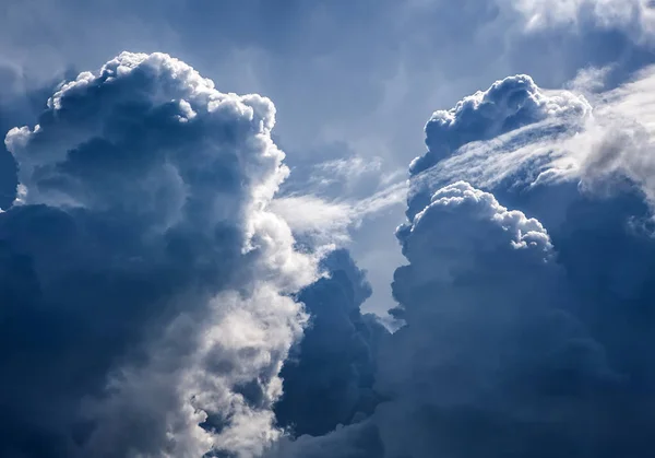 Fondo de nubes dramáticas —  Fotos de Stock