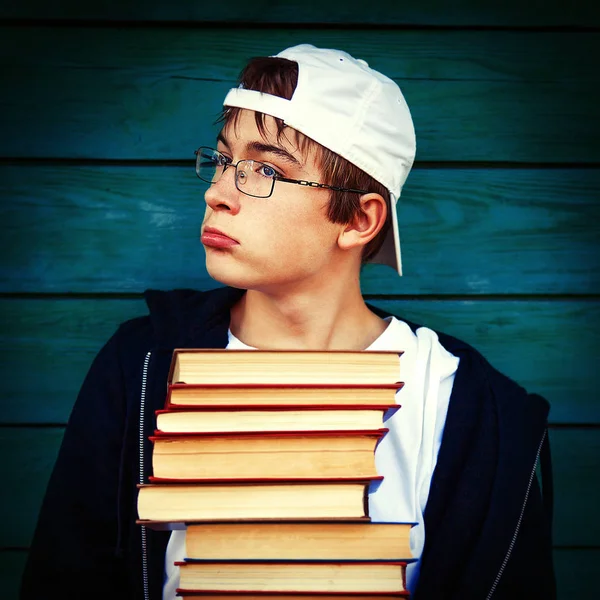 Triste adolescente con libros — Foto de Stock