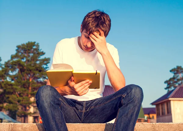 Young Man read a Book — Stock Photo, Image