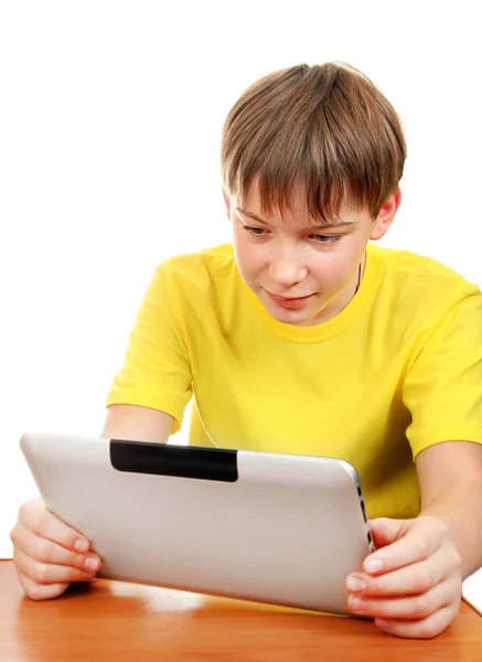 Niño con una tableta — Foto de Stock