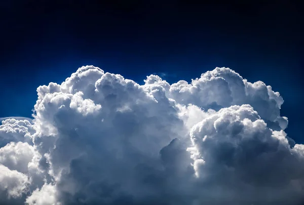 Awan dan langit biru — Stok Foto