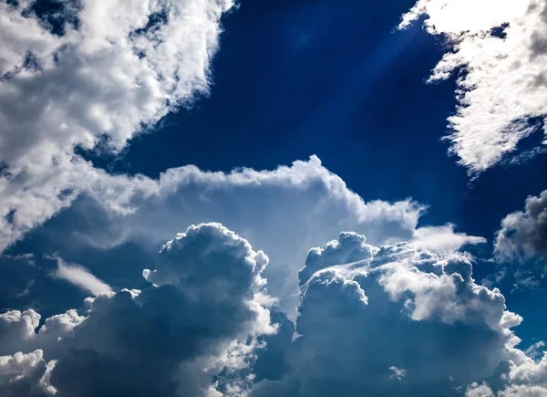 Awan dan langit biru — Stok Foto