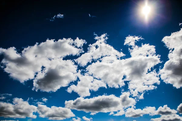 Nubes y cielo azul —  Fotos de Stock