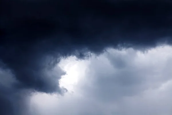 Nubes de tormenta fondo —  Fotos de Stock