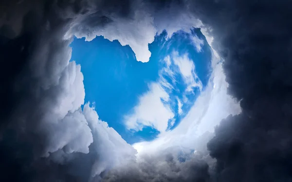 Heart Shape from the Clouds — Stock Photo, Image