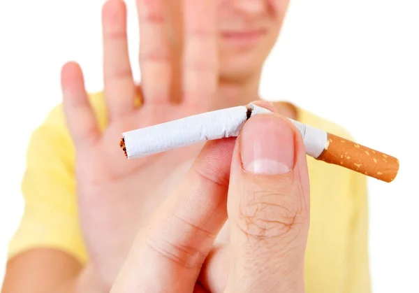 Чоловік відмовляється від сигарети — стокове фото