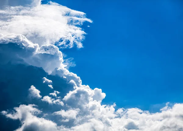 Awan dan langit biru — Stok Foto