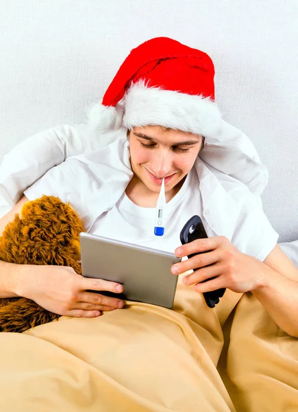 Jovem com um tablet — Fotografia de Stock