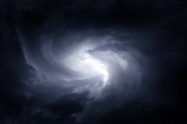 雲でぼやけて旋風 — ストック写真