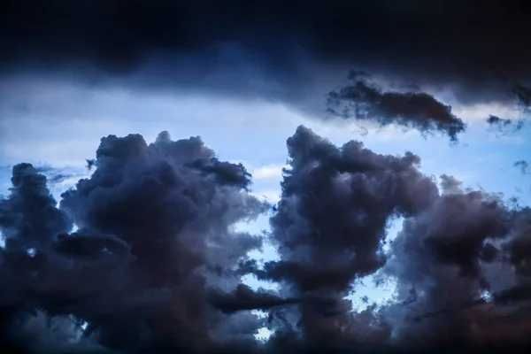 Fondo de nubes dramáticas —  Fotos de Stock