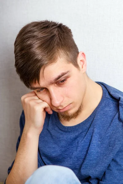 Triest jonge man — Stockfoto