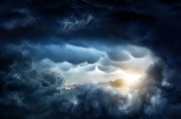 Cloudscape 与光 — 图库照片