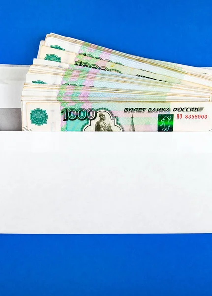 Envelope com rublos russos — Fotografia de Stock