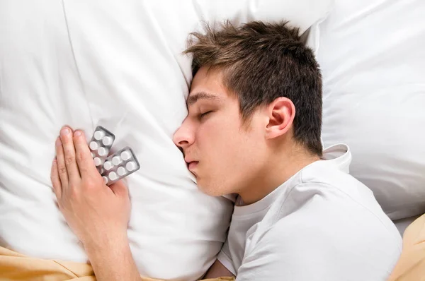 Ung man sover — Stockfoto