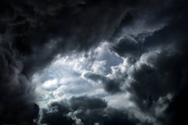Dramatik Bulutlar Arkaplanı
