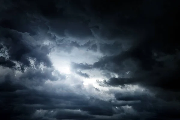 Achtergrond van de dramatische wolken — Stockfoto