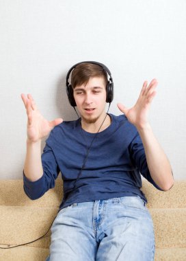 Kulaklık genç adam