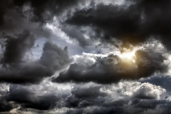 Cloudscape 与光 — 图库照片
