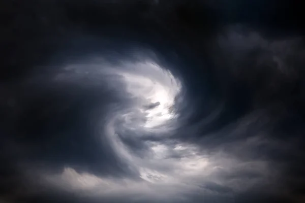 Torbellino borroso en las nubes — Foto de Stock