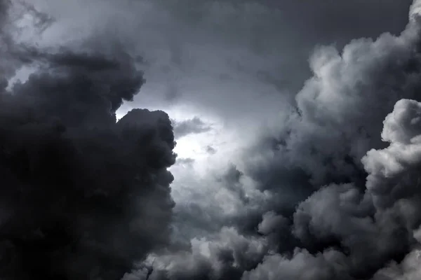 Dunkle Und Dramatische Gewitterwolken Hintergrund — Stockfoto