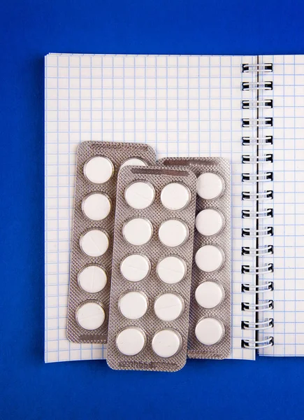 Notepad Pills Table Closeup — Stock Photo, Image