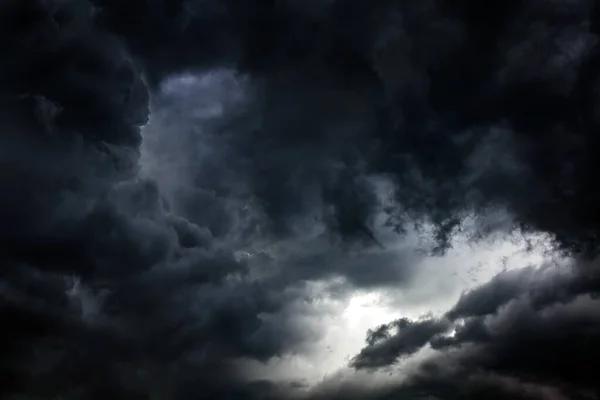 Mörka Och Dramatiska Storm Moln Område Bakgrund — Stockfoto