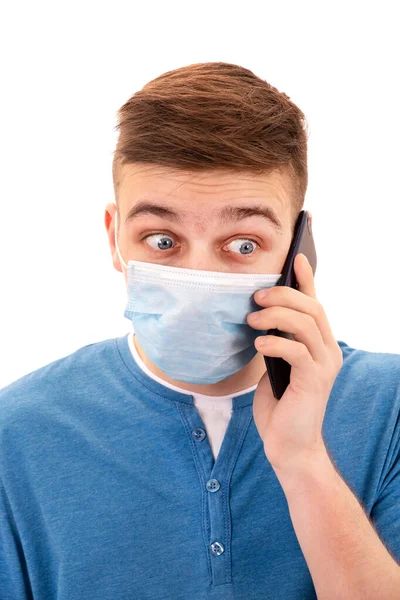 Jovem Chocado Máscara Gripe Com Telefone Celular Isolado Fundo Branco — Fotografia de Stock