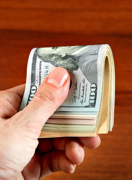 Человек Дает Американский Доллар Деревянном Столе Фон Крупным Планом — стоковое фото