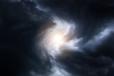 Kara Fırtına Bulutlarında Bulanık Kasırga