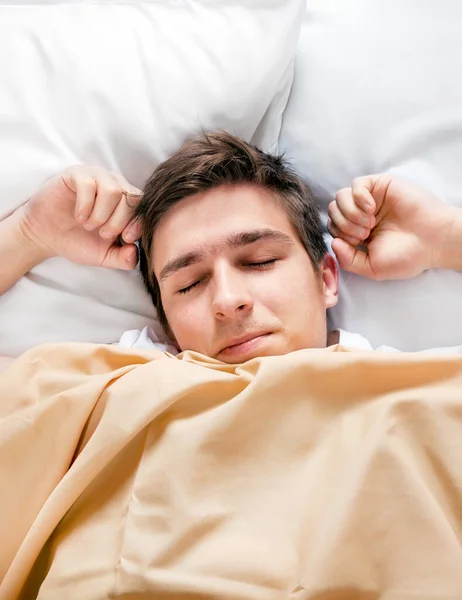 Junger Mann Schläft Hause Bett — Stockfoto