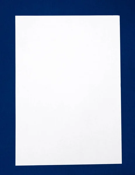 Blanco Papier Blauwe Stof Achtergrond Close — Stockfoto
