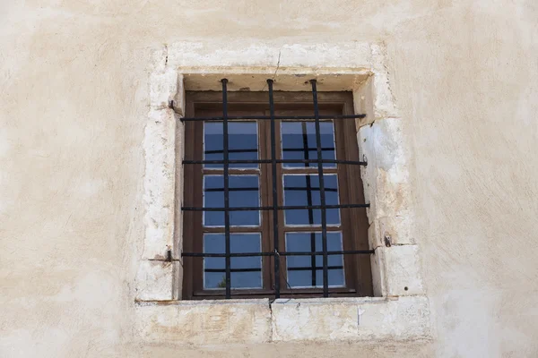 The old prison wall window with iron bars — Stock Photo, Image