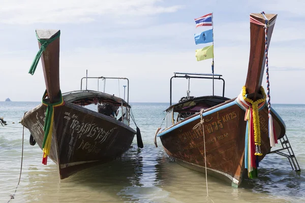 Two large traditional Thai boats with colorful ribbons and flags. Thailand Krabi — Stock Photo, Image