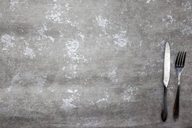 Taş Masa çatal ve bıçak, restoran menüleri, kafe barlar oluşturmak için iyi bir arka plan.