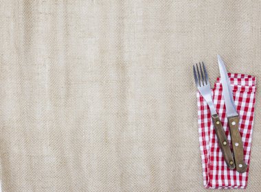 Arka plan için belgili tanımlık yemek listesi. Masa örtüsü, çatal, bıçak ve peçete biftek için tuval. Bir et lokantasında için bir menü oluşturmak için kullanılır