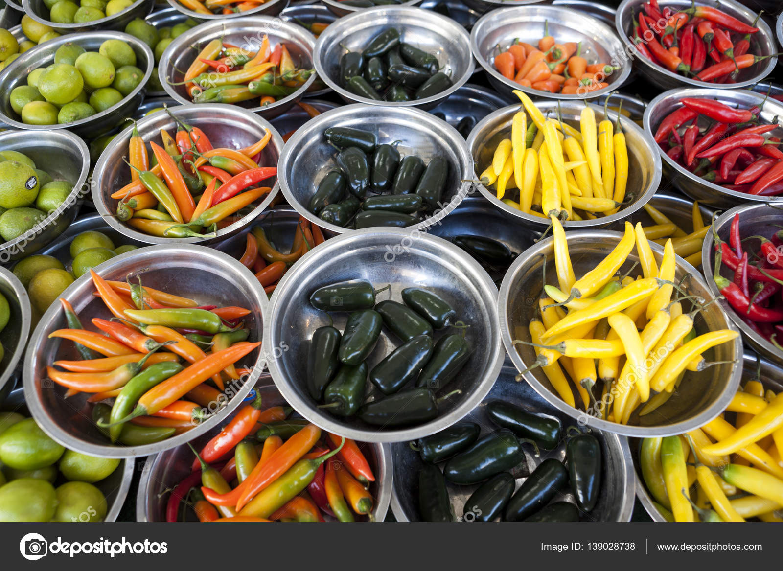 Картинки по запросу "різні сорти перцю чилі"