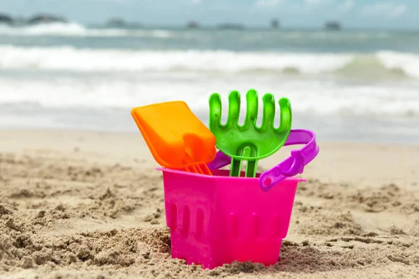 어린이 모래 해변에서 장난감 — 스톡 사진