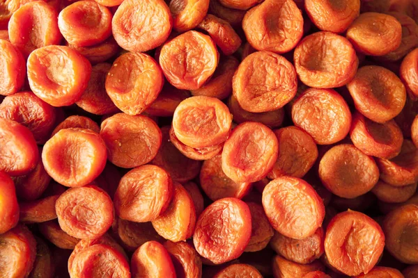 Сухі абрикоси. Сушені солодкі абрикосові фрукти . — стокове фото