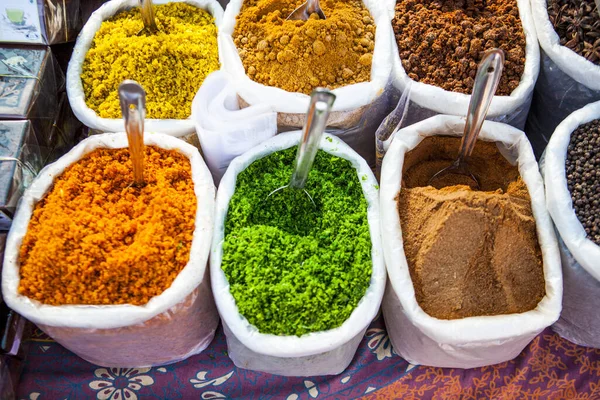 Oosterse kruidige kruiden Spice Indiase bazaar Anjuna Market Goa — Stockfoto