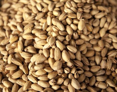 İran tuzlu şam fıstığı. Markette olgun şam fıstıkları