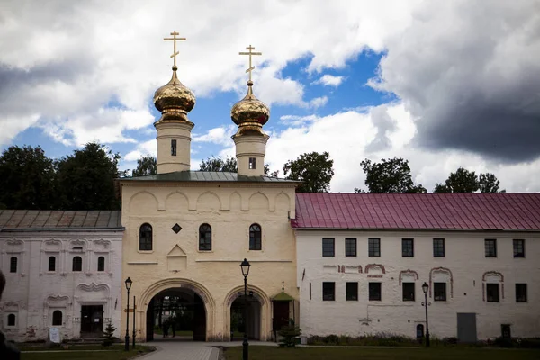 Igreja Ortodoxa Russa Templo Sobre Fundo Céu Azul Nuvens — Fotografia de Stock