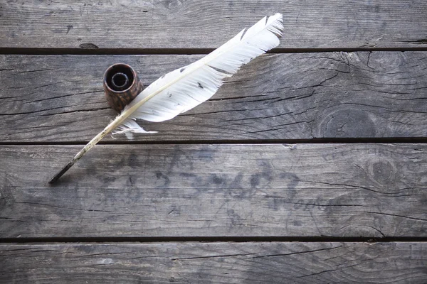 Feather Writing Inkwell Quill Writing Feather Lies Old Wooden Table — Stock Photo, Image