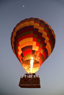 Capadoccia hindisinde gündoğumu balonu