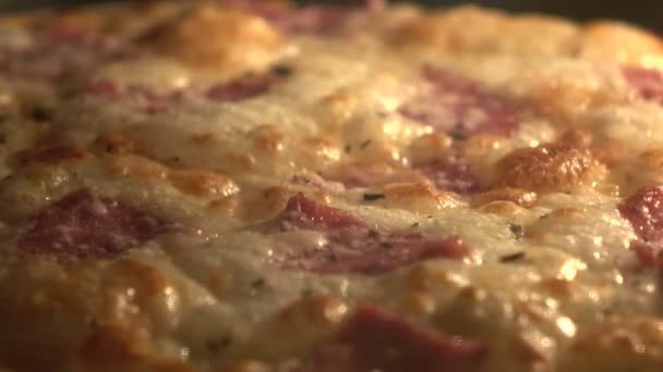 Pizza i ugnen. — Stockvideo