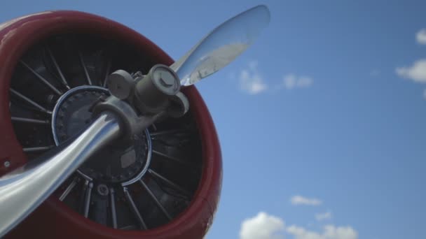 Propeller der alten Flugzeug. — Stockvideo