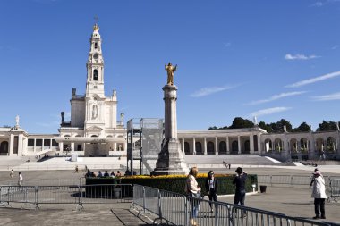 Fatima türbesine Our Lady tesbih duası